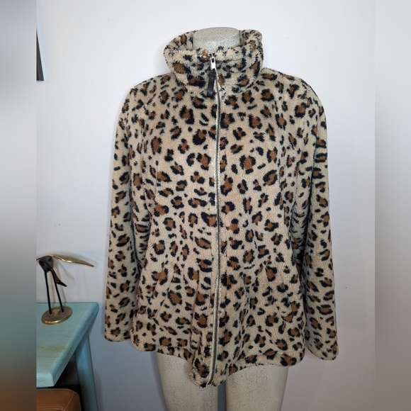 Torrid faux fur jacket, Sherpa leopard print, Plus size 1x - Picture 3 of 12